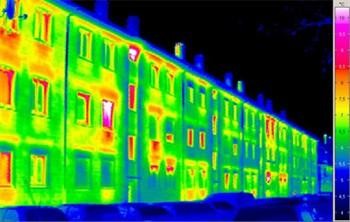 Warmtescan bij een woning om warmteverlies op te sporen